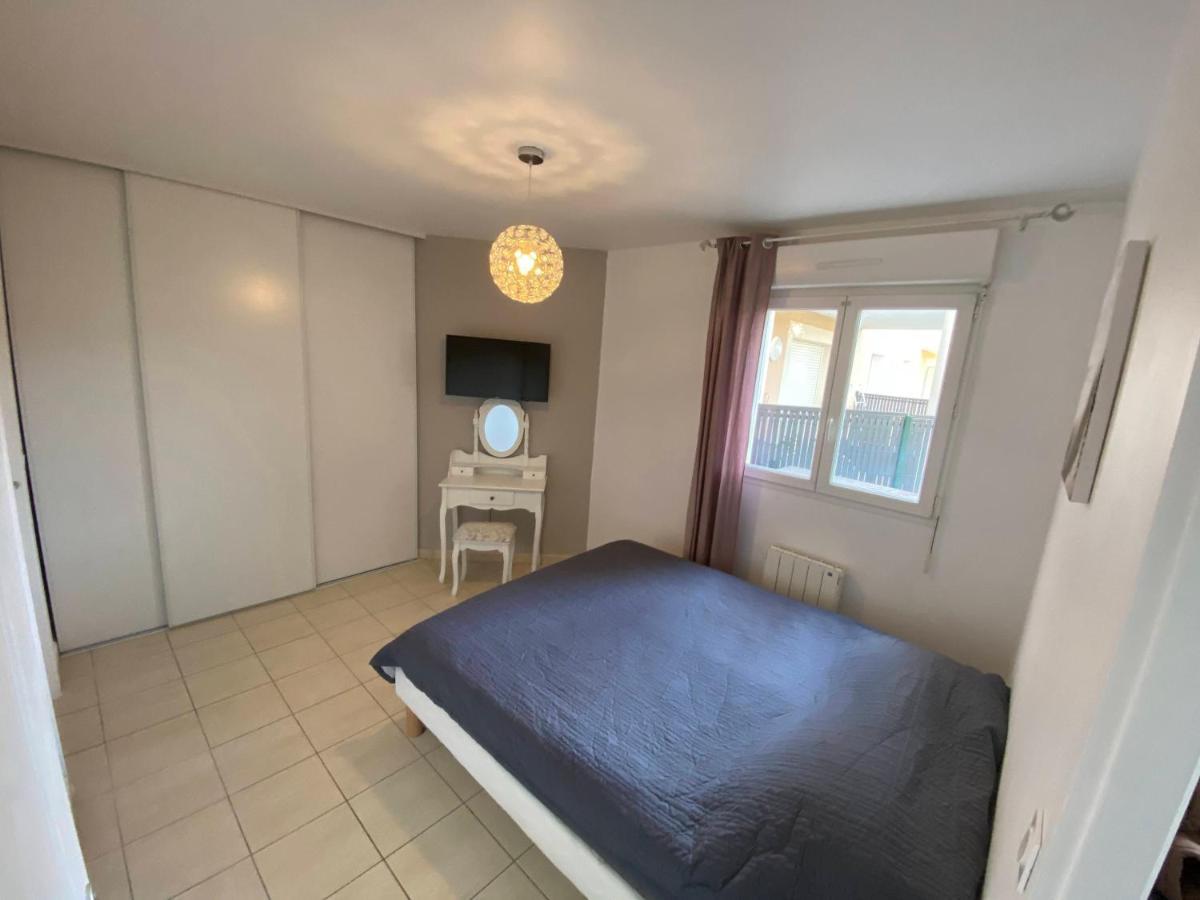 Appartement Entre Lac Et Mer Avec Piscine Péret Eksteriør bilde